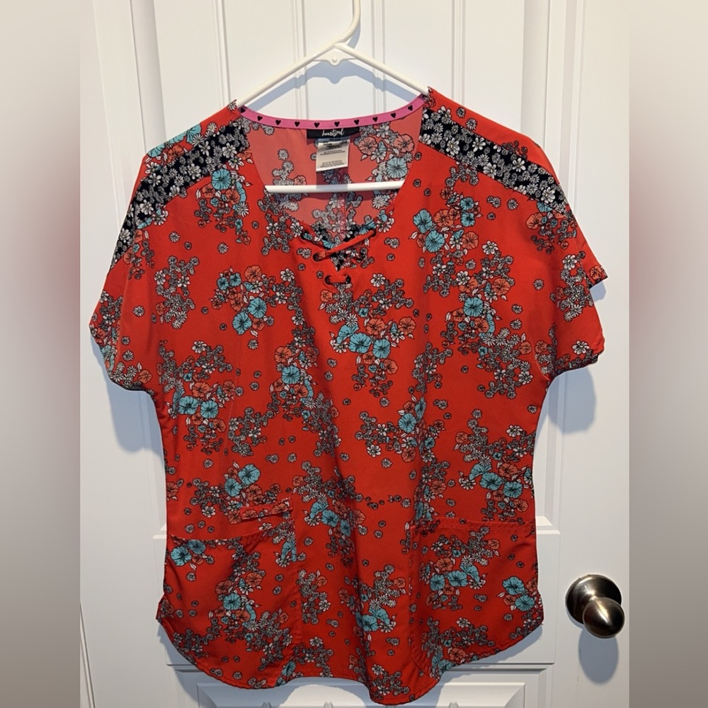 Heartsoul scrub top. Orangish/red Blue flowers . Round neck with mock tie